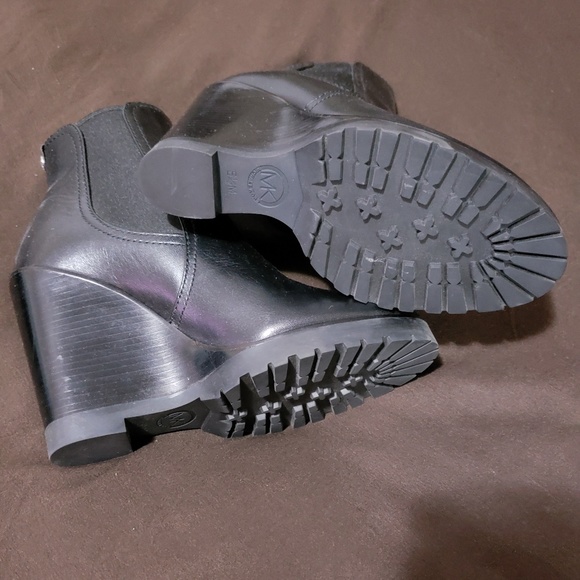 Boots - Picture 2 of 6